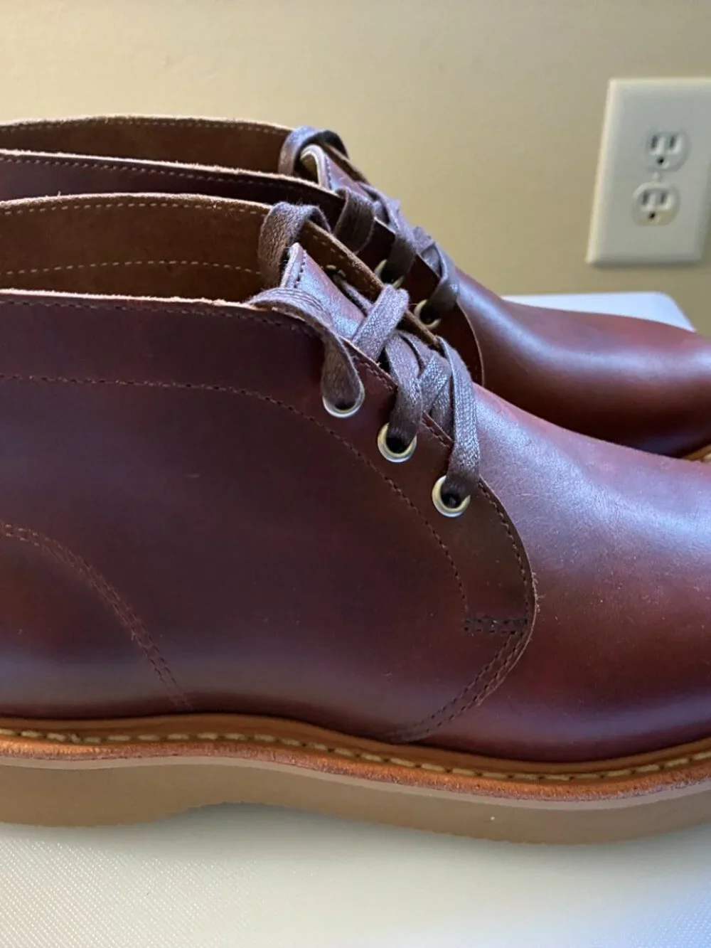 White's Chukka 853 Boots..size 8EE...fits like a Men's 9